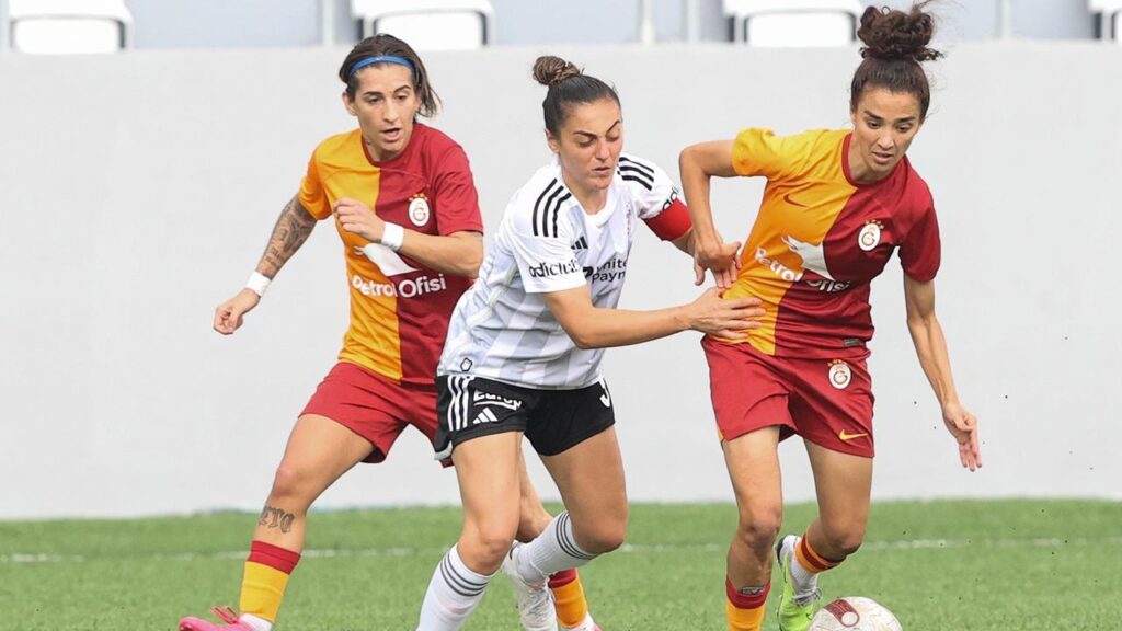 Kadın futbolunda derbi heyecanı