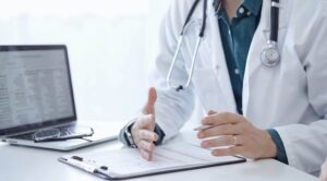 Kendisine kanser teşhisi koyan doktor, herkesin bilmesi gereken ‘iki uyarı işareti’ paylaştı