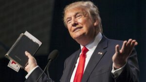 Trump konuşmaya hazırlanıyor, Harris ise sessiz