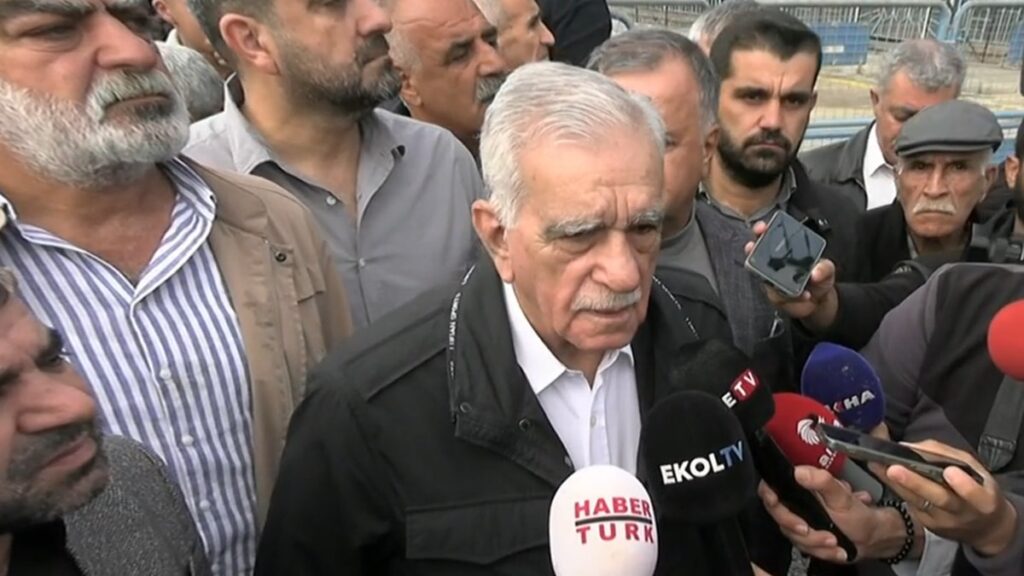 Yerine kayyum atanan Ahmet Türk: Guinness Rekorlar Kitabı’na girdim herhalde