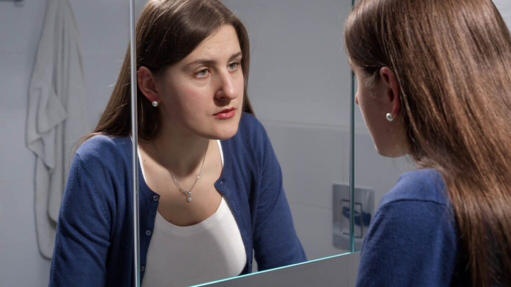 Yüksek kolesterolün şaşırtıcı işareti! Aynada gördüğünüzde dikkat edin