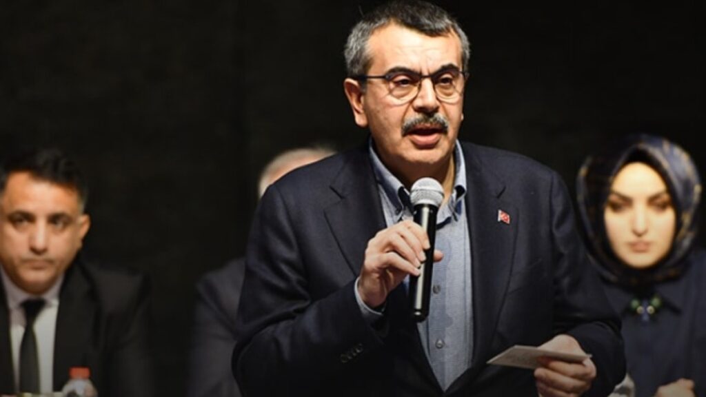 Yusuf Tekin’i istifa etsin sosyal medyada gündem oldu