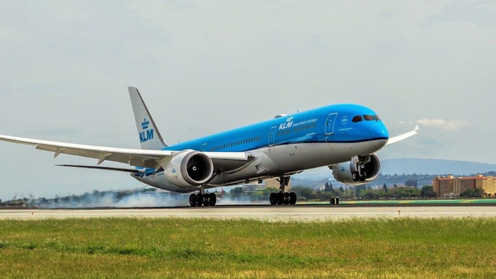 100’ünün kokusu kokpiti sardı: Uçak acil iniş yaptı