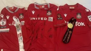 3. lig kulübünün şampiyonluk forması 100 bin sterlinden satışa çıktı