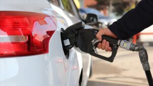 Akaryakıtta tabelalar değişti: Motorinde indirim