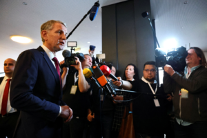 Almanya’da aşırı sağ iktidarını, 3 parti zor tutuyor.