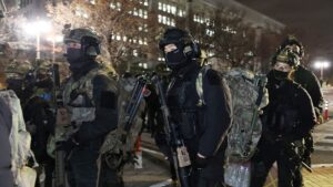 Bir Başbakan azledildi, sıra diğerine geldi