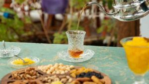 Çayın yanında asla yenilmemesi gereken kuruyemiş: Demir emilimini azaltıyormuş