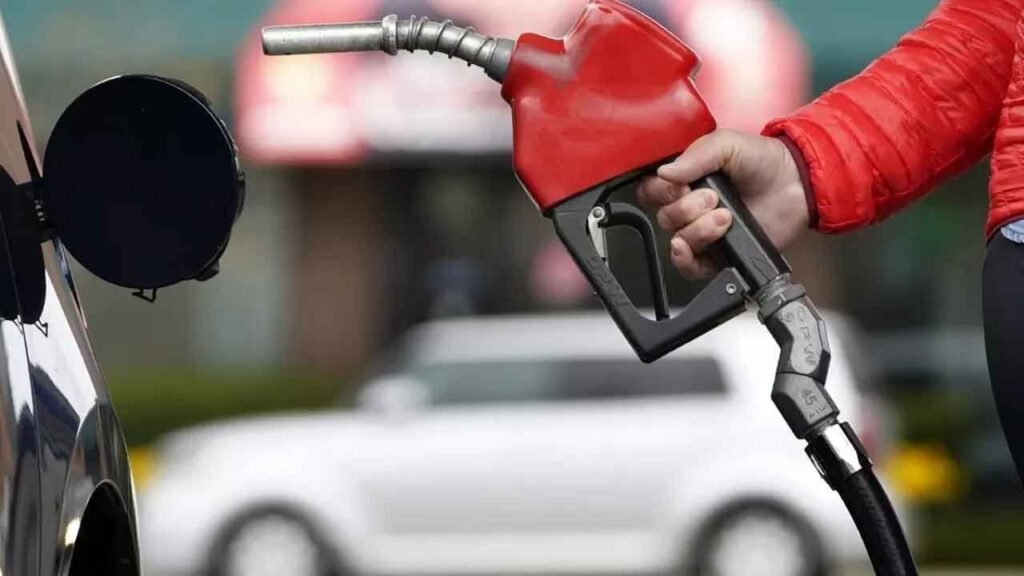 Depoları doldurun: Benzine zam bekleniyor
