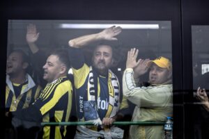 Fenerbahçe taraftarı 26 otobüsle derbide