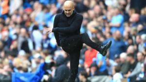 Guardiola taraftarla tartıştı! Yanındakiler zor tuttu