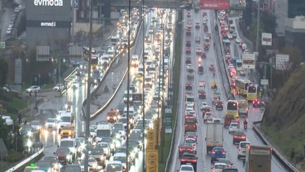 İstanbul’da trafik çilesi: Yüzde 80’e yaklaştı