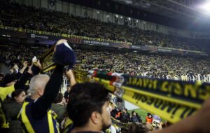 İstifa tezahüratı üzerine Ali Koç tribünü terketti