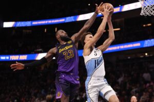 Lakers’a yıldızları yetmedi! 77 sayı…