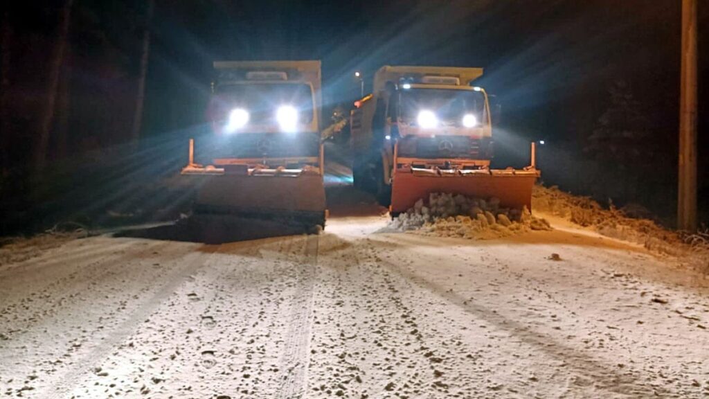 Muğla’da kar yolları kapadı