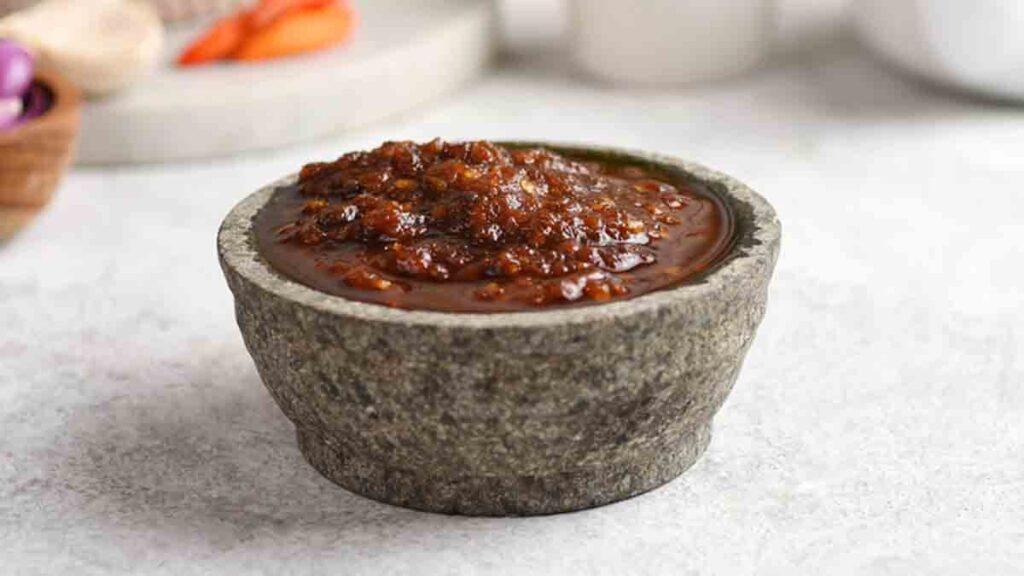 Sarımsak ve soğanı unutun: Bu baharattan yapılan şurup öksürüğü şıp diye kesiyor