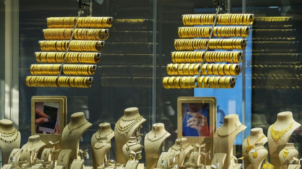 Yastık altında olan yaşadı: Kuyumcular harıl harıl o altını arıyor