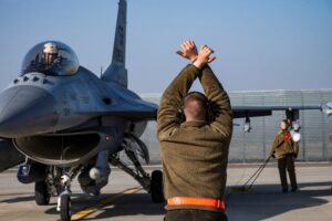 Yemen’de operasyona giden ordu, kendi uçağı vurdu