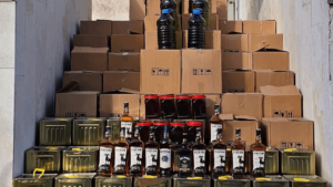 1,5 ton sahte zeytinyağı ve bal ele geçirildi