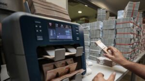 ATM, mobil, şube tarifeleri değişti: Banka işlemlerinden alınan masraflar arttı