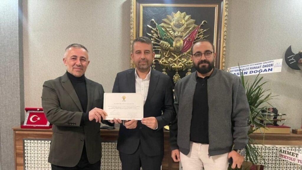 AKP’li üyeler istifa etti: Yeni başkanın CHP’ye oy topladığı iddia edildi