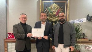 AKP’li üyeler istifa etti: Yeni başkanın CHP’ye oy topladığı iddia edildi