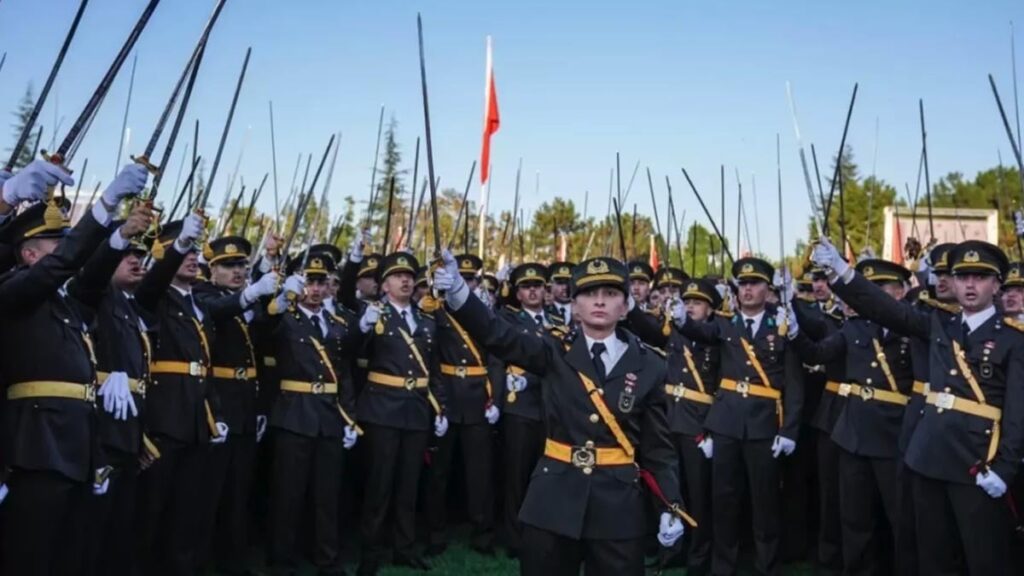 Atatürkçü Teğmenler ihraç edildi! Siyasilerden tepki yağıyor