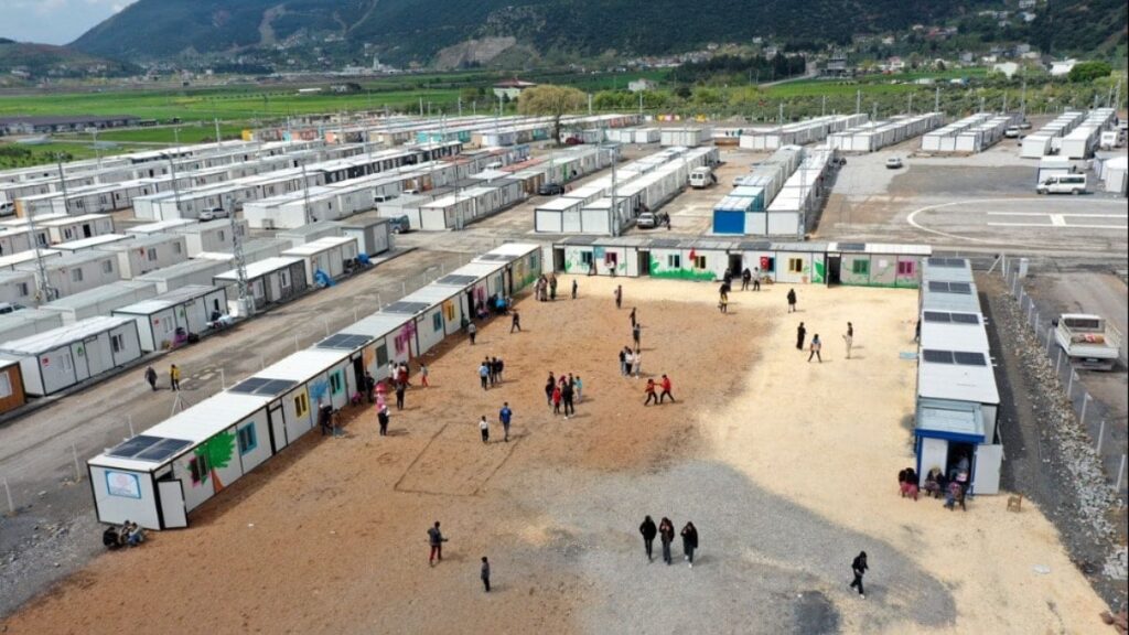 Depremzedeye verilen sözler yarım kaldı