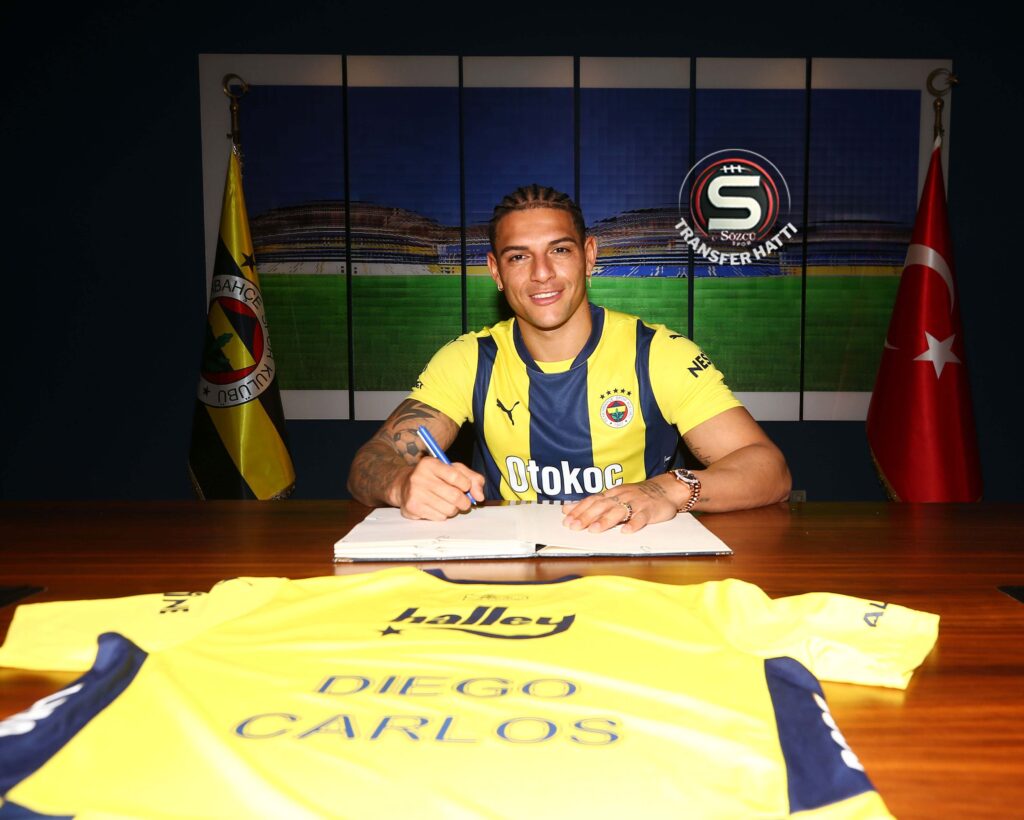 Diego Carlos’tan 3.5 yıllık imza