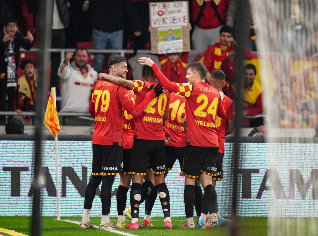 Göztepe evinde Kasımpaşa’yı farklı yendi