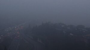 İstanbul neden puslu? Hava kokuyor: Evden çıkmayın!