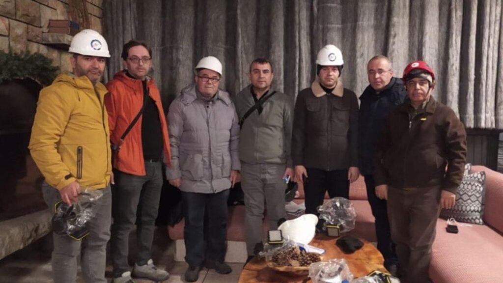 Korsan dedikleri heyet AKP önergesine girdi