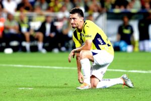 Mert Hakan Yandaş’ın antrenmanda eli kırıldı!