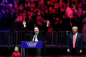 Milyarderlerin alkışlarıyla konuşan Trump, ilk gün 100’e yakın kararname imzalayacak