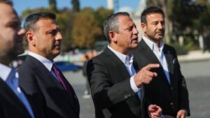 Özgür Özel’den Rıza Akpolat tepkisi:  FETÖ yöntemleriyle gözaltına almak acizlik