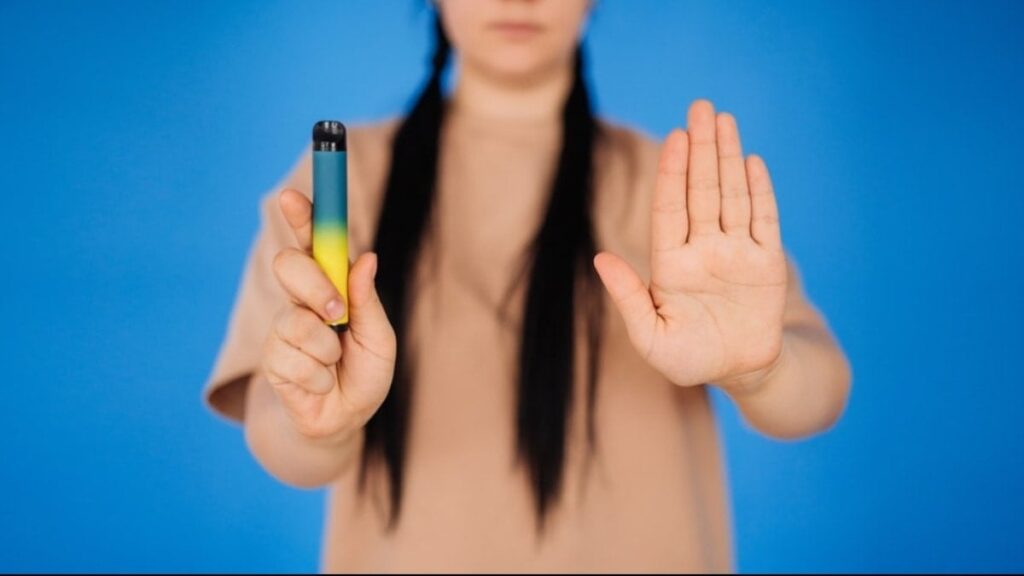 Tek kullanımlık elektronik sigarayı yasakladılar