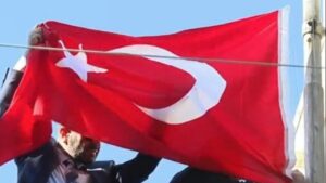 Türkiye Halep konsolosluğunda bayrak göndere çekildi