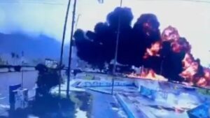 Uçakta dehşet anları: İnişe geçerken aniden alev aldı