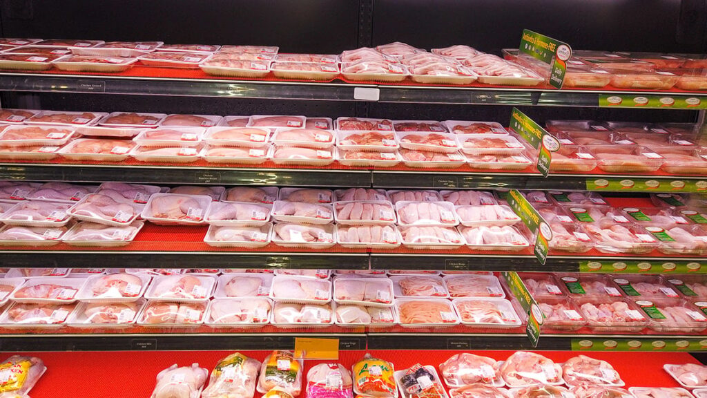 Ünlü markette satılan tavuk ürünleri raflardan toplanıyor