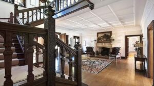 Ünlü şarkıcının "Osmanlı Evi" satılamıyor; gören kaçıyor!