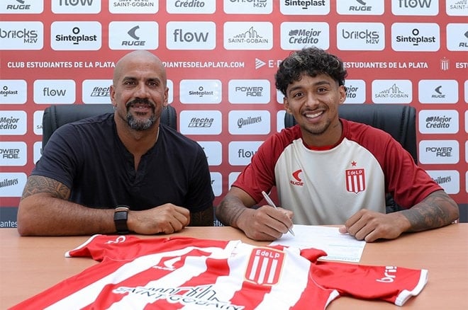 Yeni takımına imzayı attı 2 saat sonra fileleri sarstı