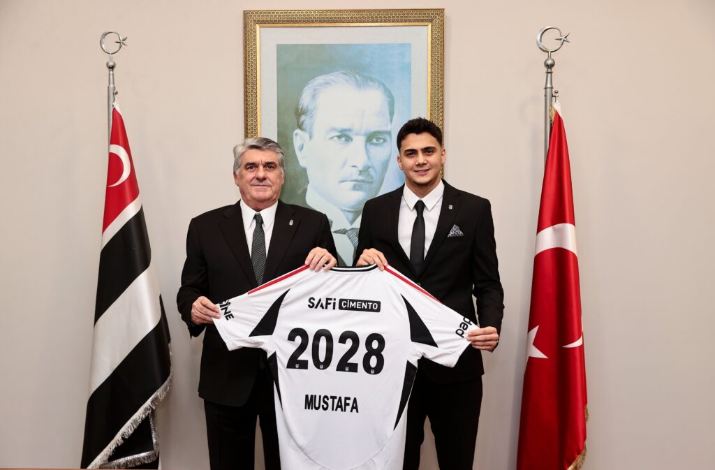 Beşiktaş Mustafa Hekimoğlu ile sözleşme uzattı
