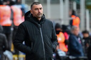 Burak Yılmaz kırmızı kart gördü! F.Bahçe maçında yok