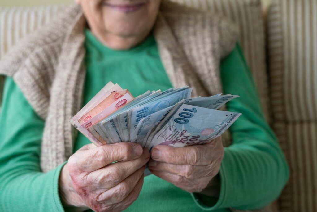 Çocuğu olmayan kadınlar için erken emeklilik yolu: SGK uzmanı detayları açıkladı