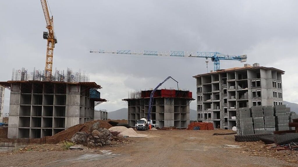 Depremin rantını AKP’li müteahhitler yedi