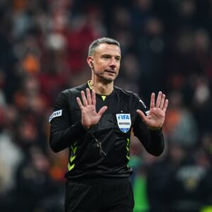 Derbiyi yöneten hakem Sloven Vincic ne kadar kazandı?