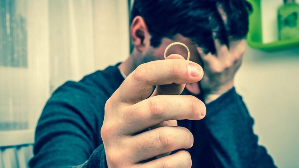 Düğün tasarımcısına aşık olup hayatını kararttı