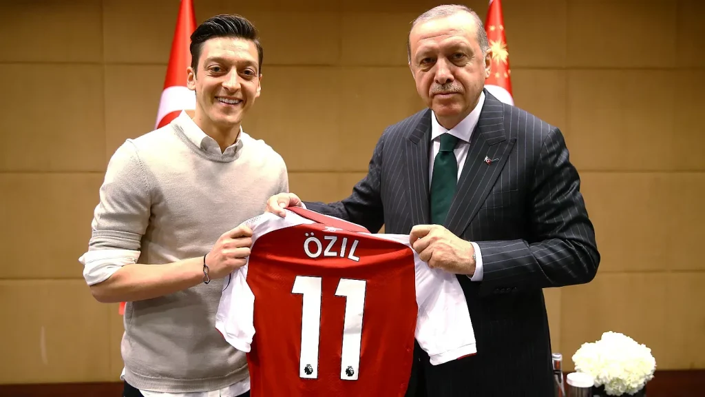 Erdoğan’dan Mesut Özil’e yeni görev: AKP’deki pozisyonu belli oldu