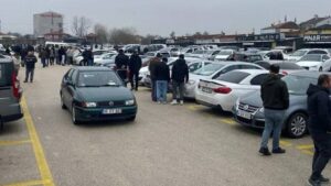 Hurda fırsatçıları sahnede