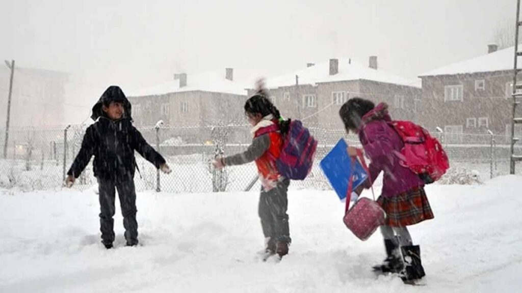 İstanbul’da yarın (20 Şubat) okullar tatil mi? Gözler Valiliğe çevrildi
